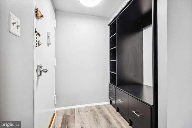 Building Photo - 421 Christopher Ave