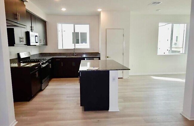 Foto del edificio - 5257 Beachfront Cove