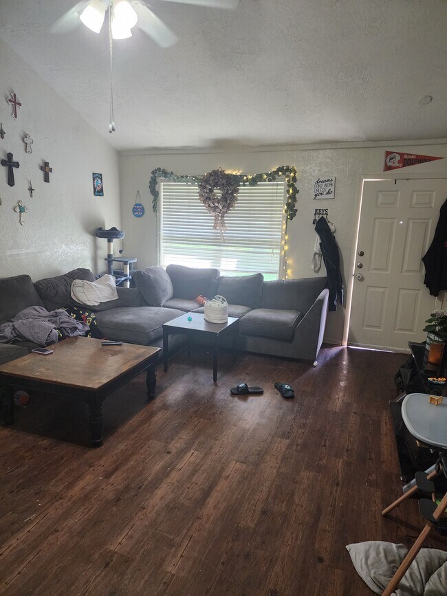 Foto del edificio - 3207 Heatherwood Dr