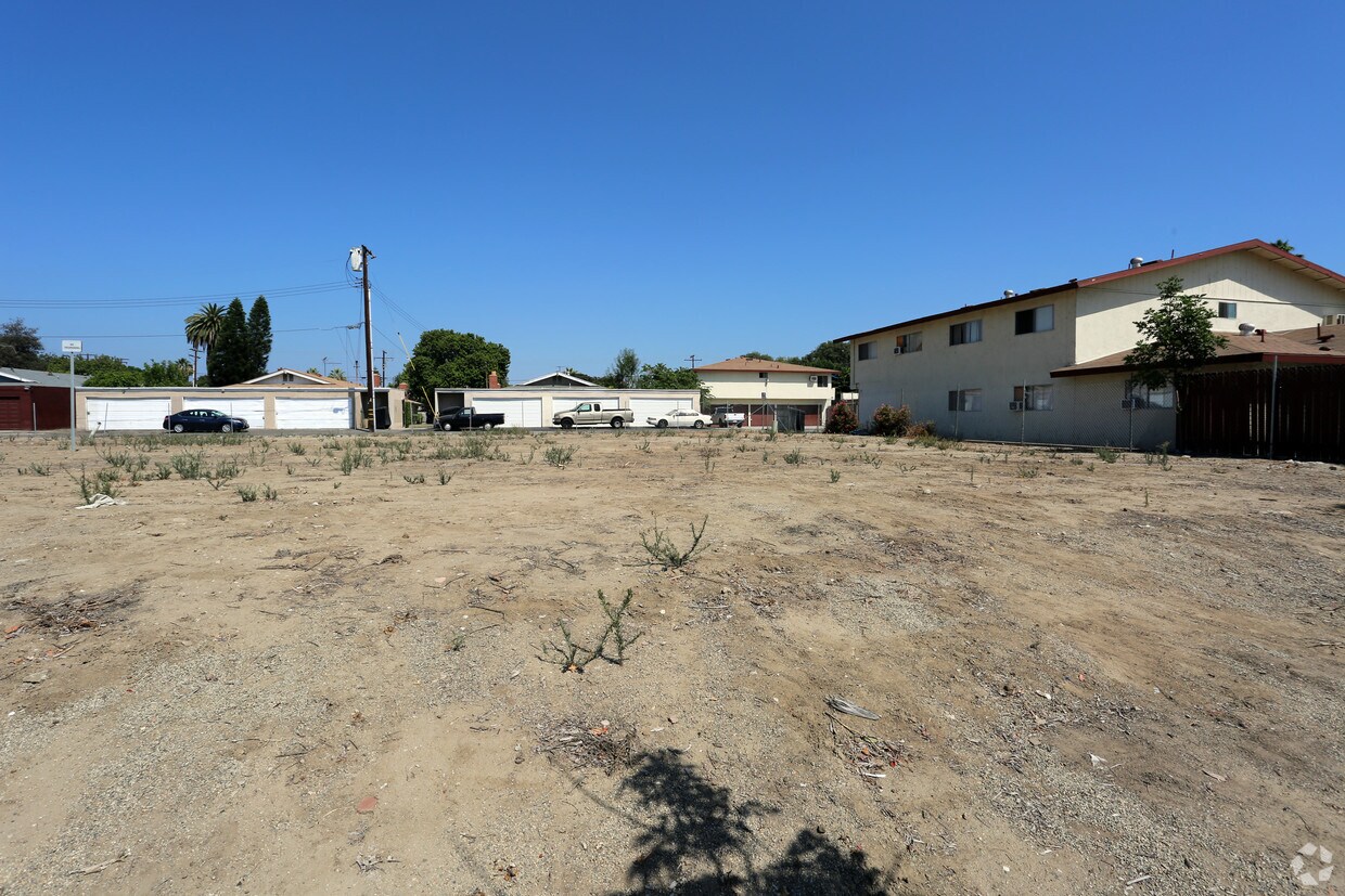 Building Photo - 530 S Ford Ave