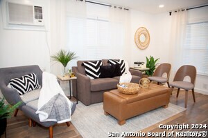 Foto del edificio - 219 N San Horacio Ave