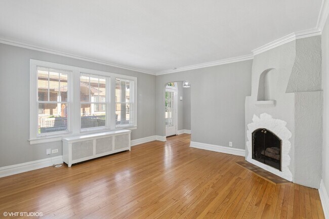 Foto del edificio - 1524 Forest Ave