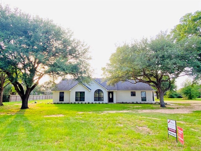 Building Photo - 3907 Quail Cir
