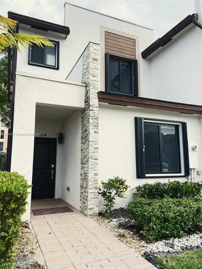 Foto del edificio - 3 br, 3 bath House - 334 NE 208th Ter # 208