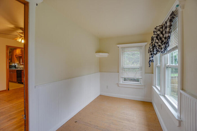 Building Photo - CUTE AND COZY TWO BEDROOM FARM HOUSE ON FI...