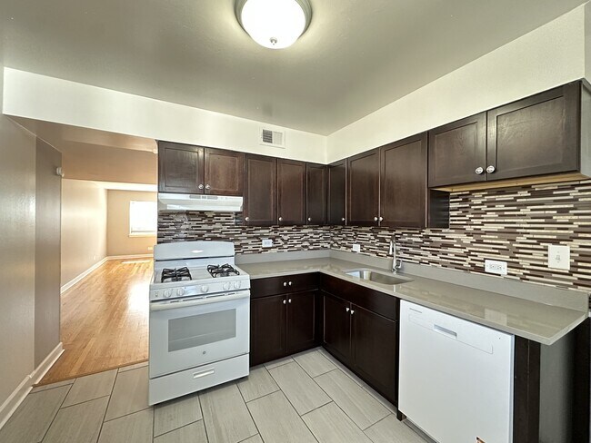 Foto del edificio - 4924 Mulford St