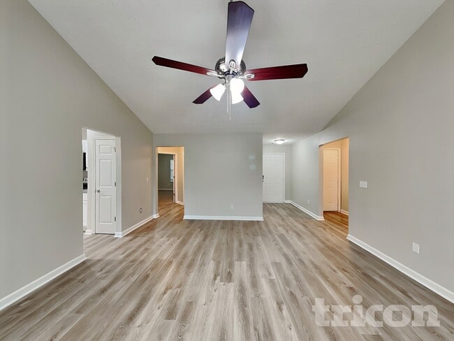 Building Photo - 530 Mackinaw Dr