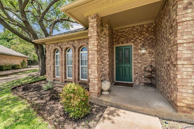 Foto del edificio - Charming Updated Home on Quiet Cul-de-Sac