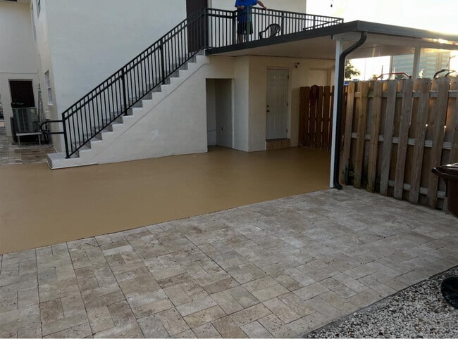 Building Photo - 827 SE 12th St