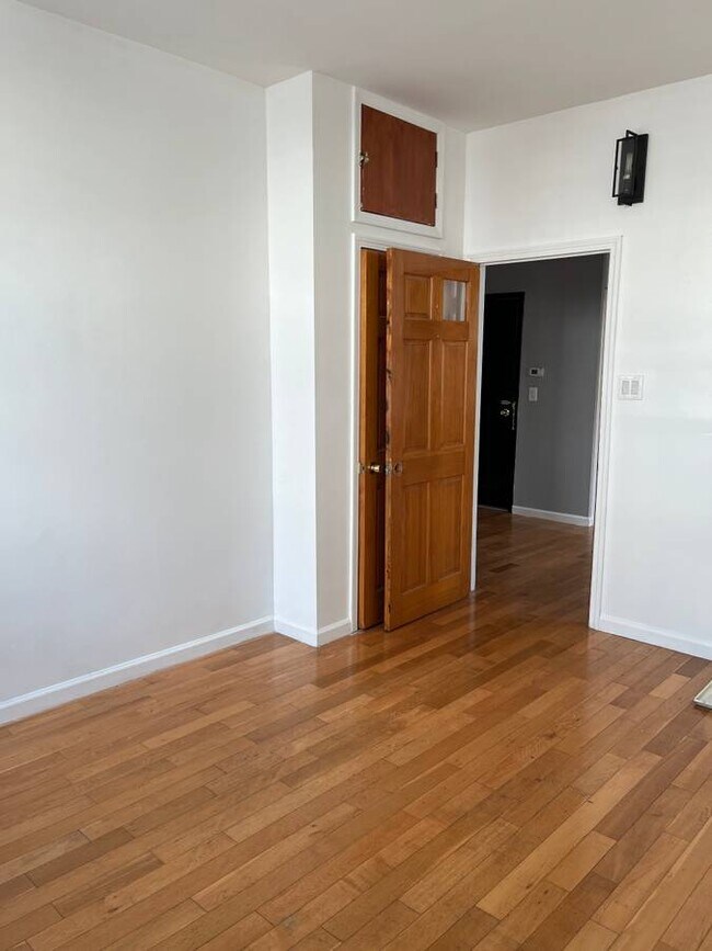 Foto del edificio - 2732 12th St