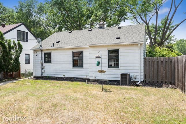 Building Photo - 2 br, 1 bath House - 6801 R Grand Avenue S