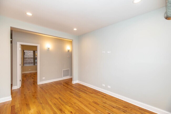 Foto del edificio - 637 E 49th St