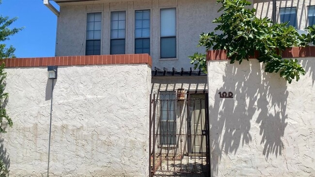 Building Photo - 101 W Del Mar Blvd