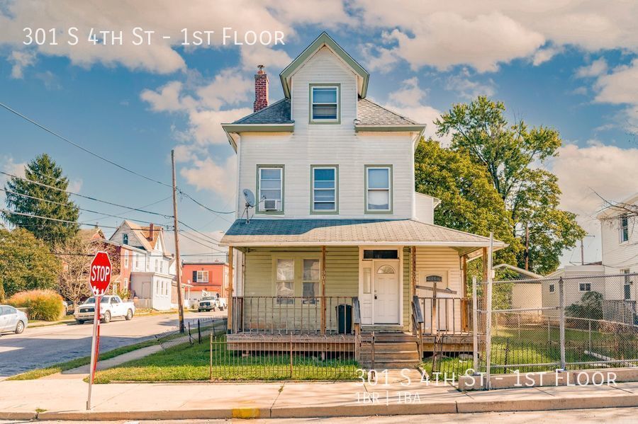 Primary Photo - 1BR 1BA First floor large Apartment in Col...