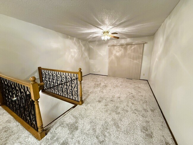 Foto del edificio - 1325 N Denene St
