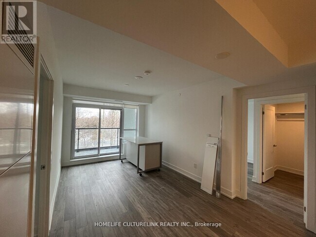 Photo du bâtiment - 8-528 Cedarland Dr