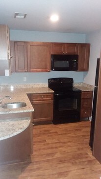 Building Photo - Downtown Apartment in the Commons