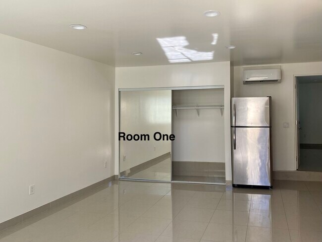 Foto del edificio - 16436 Chatsworth St