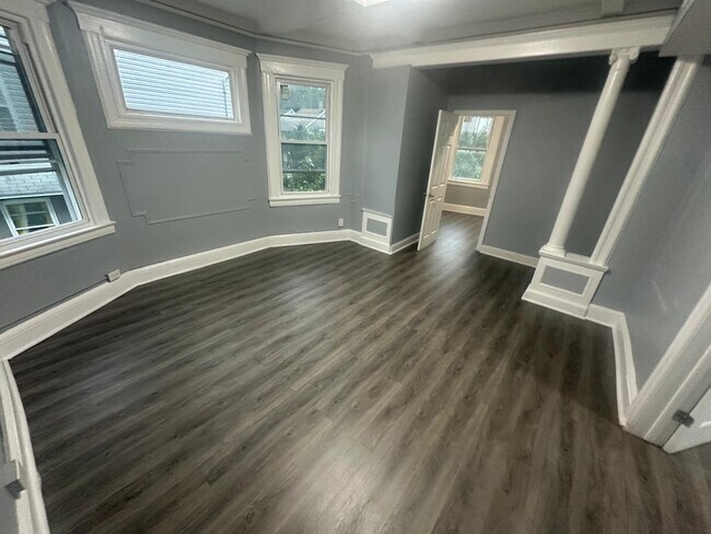 Building Photo - 332 Hamilton Ave