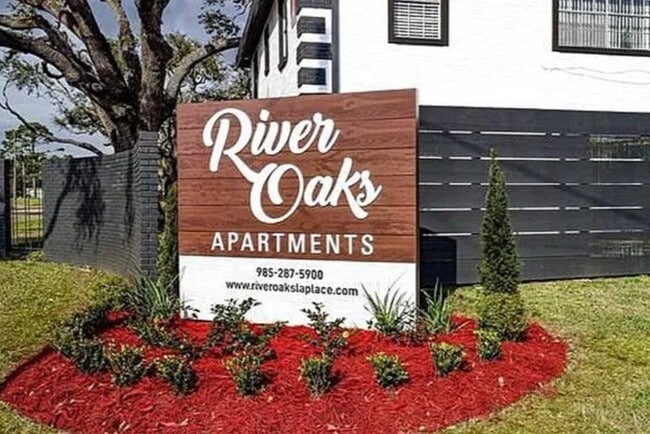 Building Photo - River Oaks Apartments