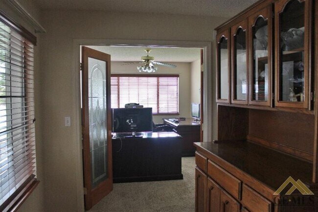 Foto del edificio - Spacious 4 Bed | 2 Bath in The Oaks Commun...