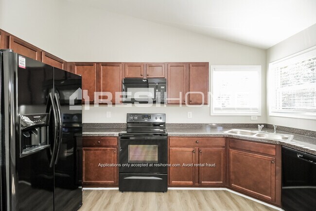 Building Photo - 32 Chimney Springs Dr