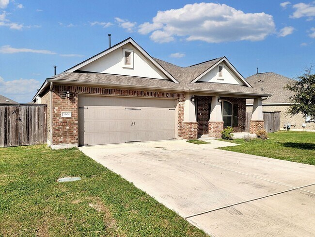 Foto del edificio - Beautiful One Level 3 BR / 2 BA Home for R...