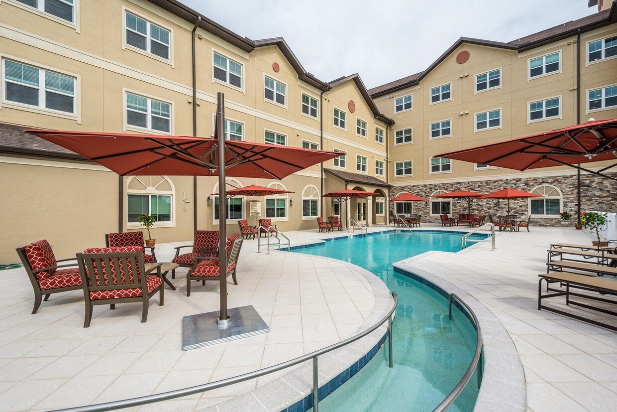 Foto principal - Discovery Village @ Tampa Palms Senior Living