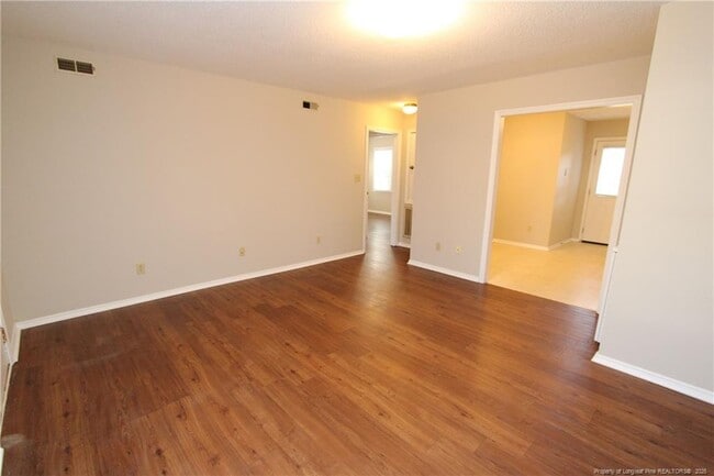 Building Photo - 3905 Lexington Dr