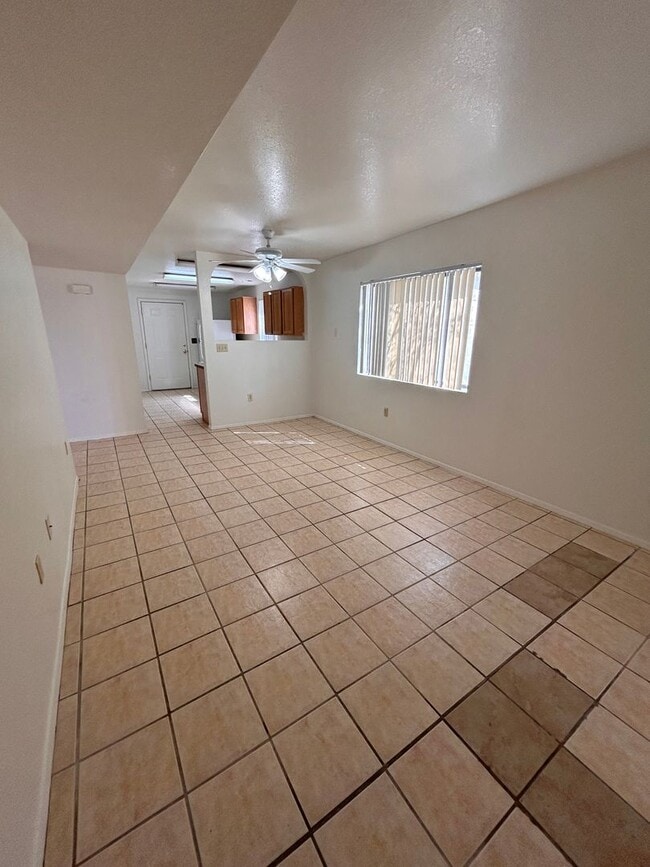 Foto del edificio - 1150 N Catalina Ave