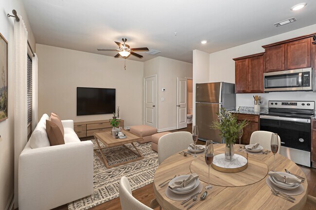 Building Photo - 402 Highwood Ln