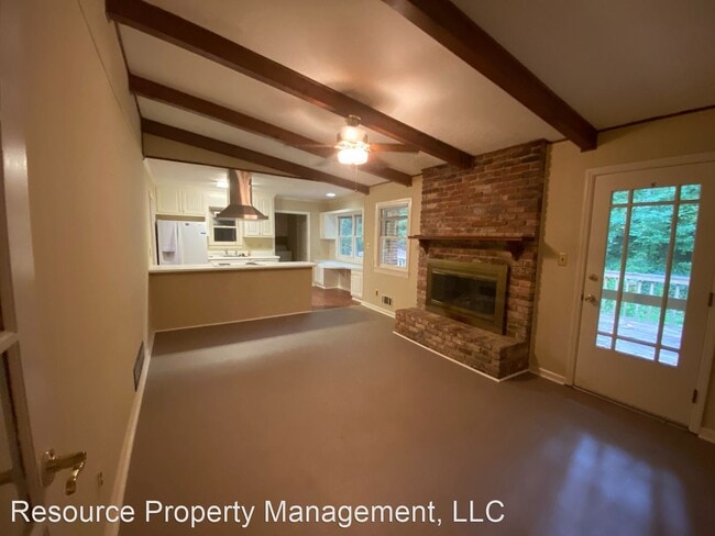 Building Photo - 3 br, 2 bath House - 745 Holly Drive