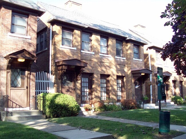 Foto del edificio - 608 Elmwood Ave