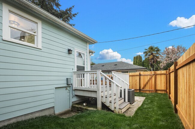 Foto del edificio - Timeless Elegant 4 Bedroom Craftsman Home ...