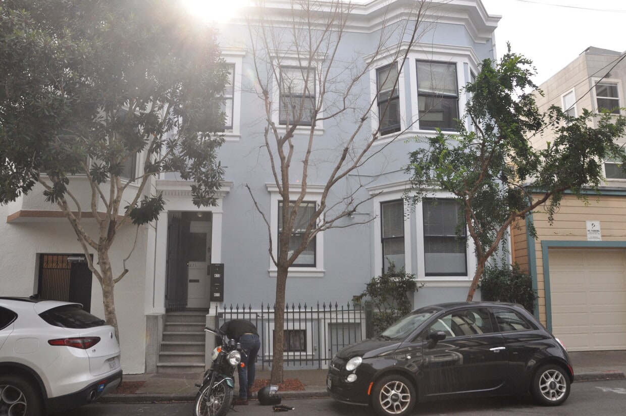 Primary Photo - 473 Linden St