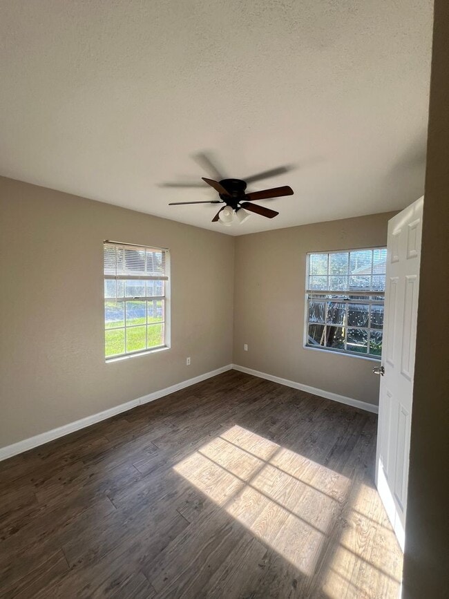 Building Photo - Lovely 3 Bedroom / 1 Bath  Rental Home In ...