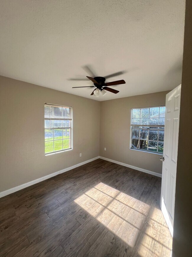 Foto del edificio - Lovely 3 Bedroom / 1 Bath  Rental Home In Orange City Now Available