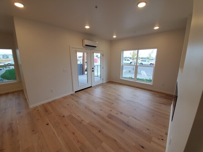 Foto del edificio - 2430 Tschache Ln