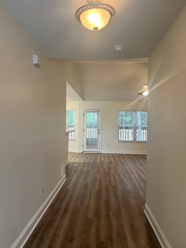 Foto del edificio - 525 Maple Branches Dr