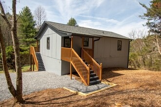 Building Photo - 2680-A River Heights Rd