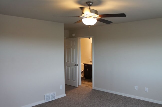 Building Photo - 3 bed 3 bath Single Family Home