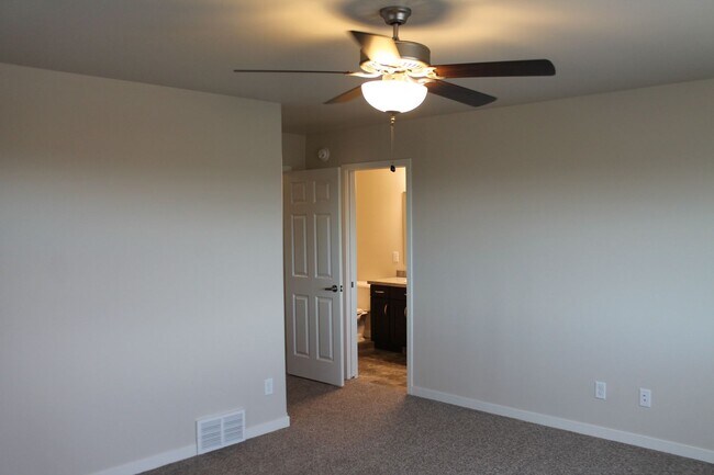 Foto del edificio - 3 bed 3 bath Single Family Home