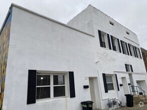 Building Photo - 108 S Market St