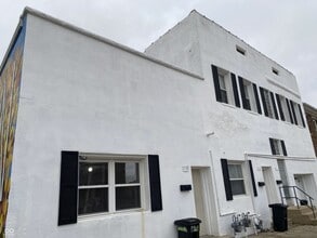 Building Photo - 108 S Market St