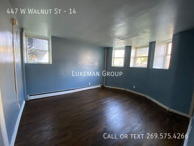 Building Photo - 447 W Walnut St