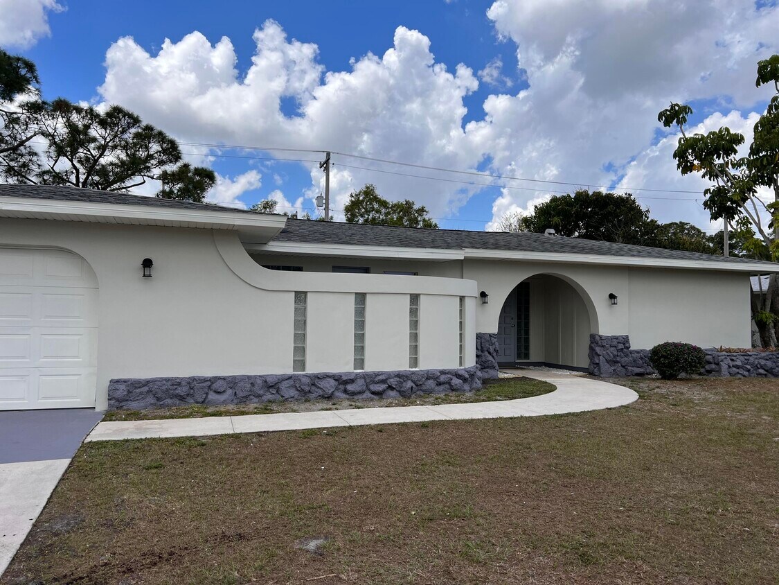 118 NE Airoso Blvd, Port Saint Lucie, FL 34983 House Rental in Port