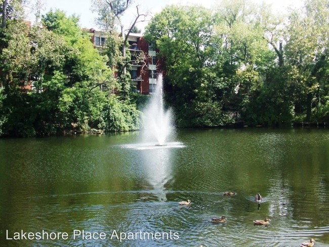 Foto del edificio - Lakeshore Place