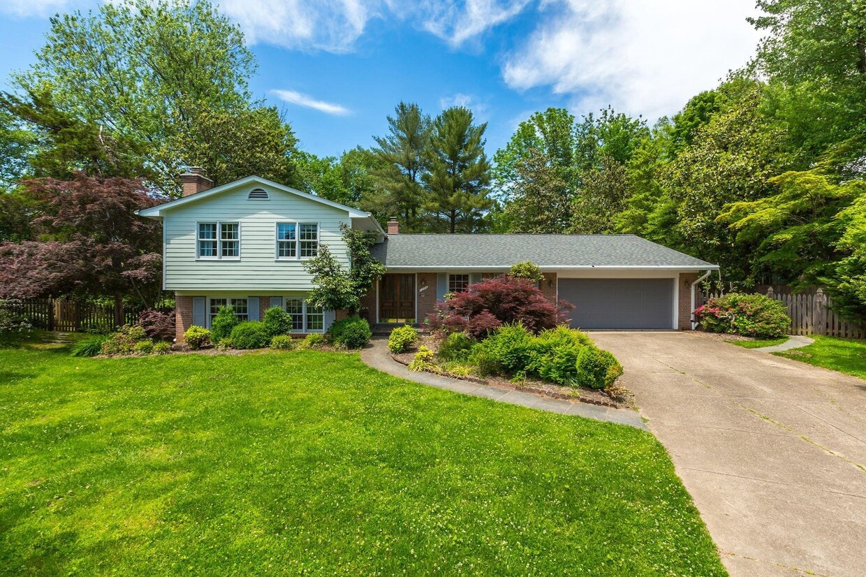 1246 Stoneham Ct, McLean, VA 22101 House Rental in McLean, VA