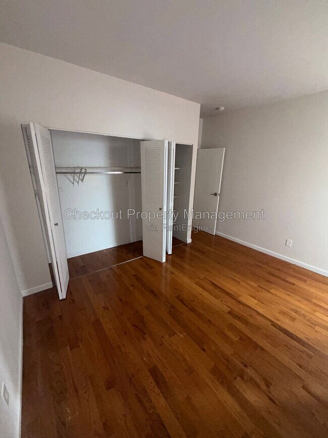 Foto del edificio - 5535 Pershing Ave