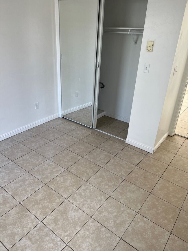 Building Photo - 815 Dameron Dr